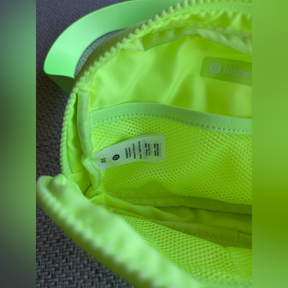 Lululemon bag fanny pack - Picture 5 of 7